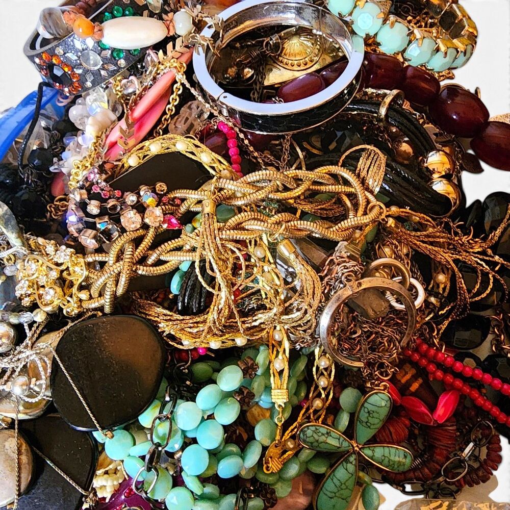 10 LB Unsorted Estate Costume Jewelry Lot Wearable Craft Repair Vintage to Now - Picture 2 of 10